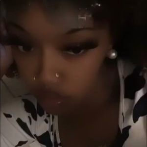 Meet your Posher, Chanel